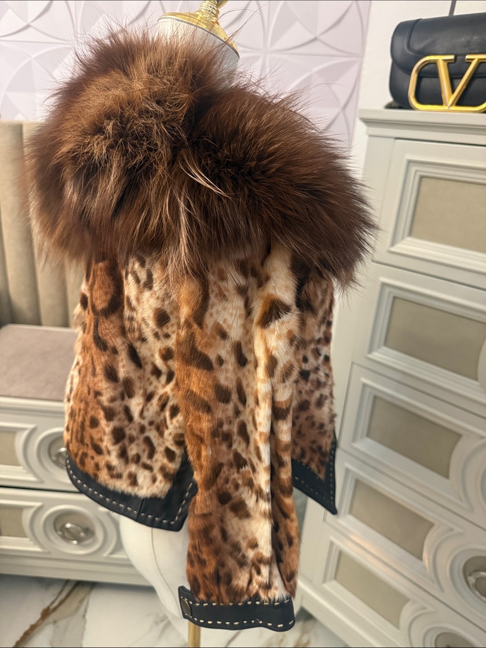 Rare Italian jacket Fox fur collar animal print